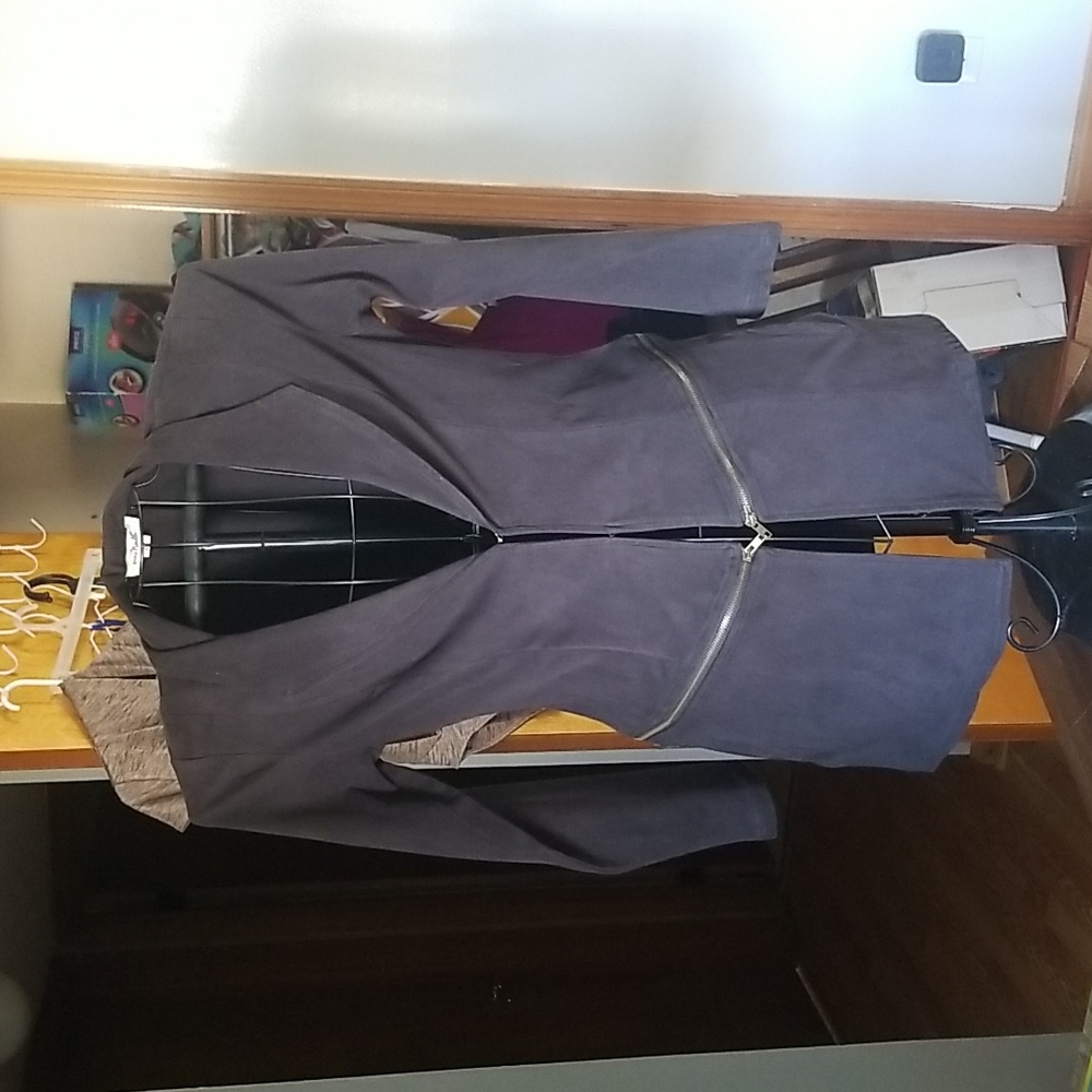 Black jacket with zipper to shorten as option